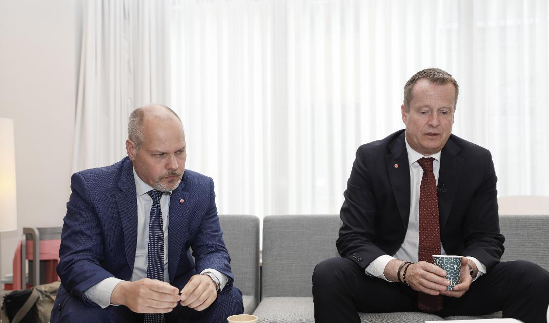 Justitie- och inrikesminister Morgan Johansson och integrations- och migrationsminister Anders Ygeman vill ge polisen fler verktyg för att identifiera och granska asylsökande. Foto: Ali Lorestani/TT