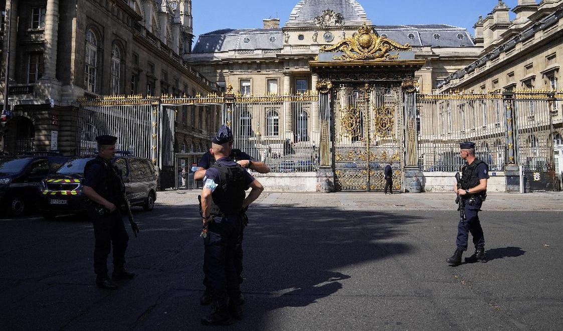 Foto Polis vid Justitiepalatset i Paris där rättegången om terrordåden 2015 avhandlats. Arkivbild Michel Euler/AP/TT