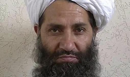 Hibatullah Akhundzada, som har varit talibanernas högste andlige ledare sedan 2016, framträdde i Kabul under fredagen. Bilden är från 2016 och distribuerad av Afghan Islamic Press. Foto: Afghan Islamic Press/AP/TT