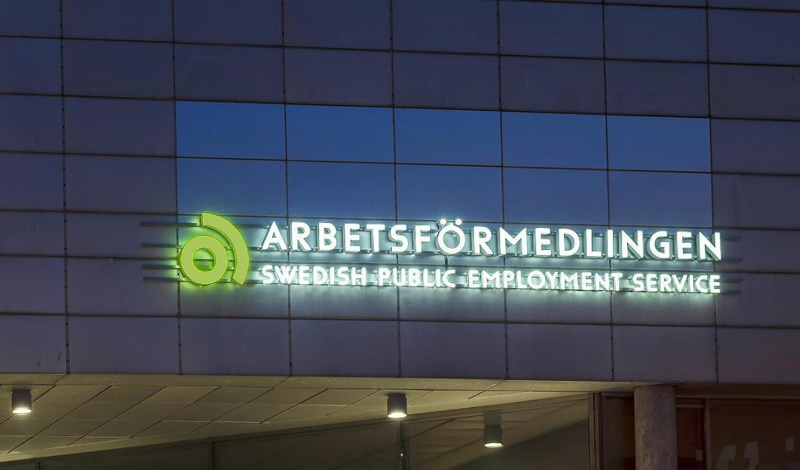I slutet av maj var drygt 333 000 personer inskrivna som arbetslösa på Arbetsförmedlingen. Foto: Peter Kroon.