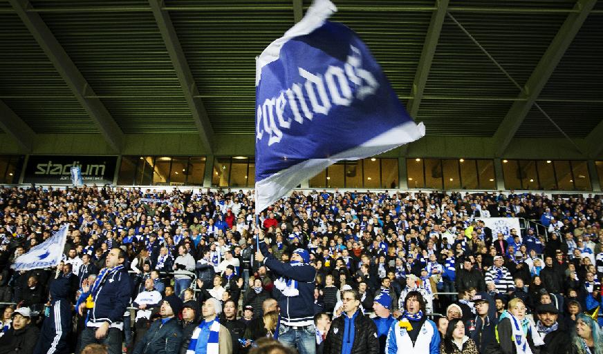 Matchen mellan IFK Norrköping och Elfsborg fick avbrytas tillfälligt när föremål kastades in på planen av personer på hemmalagets läktarsektion. Foto: Petter Nilsson/Onbrello/Getty Images