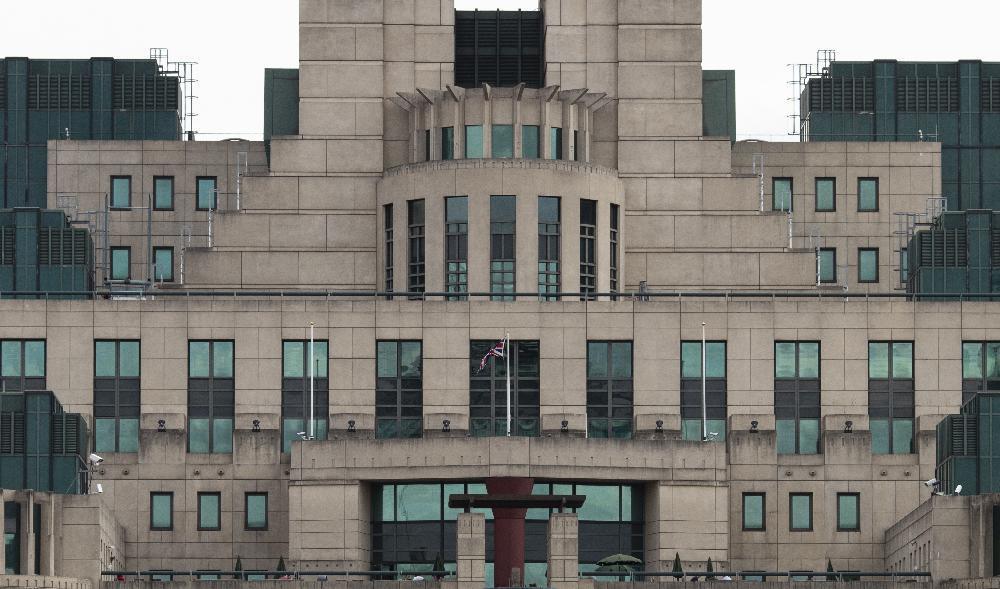 



Den brittiska underrättelsetjänsten MI6:s högkvarter i London. MI6 ansvarar för informationsinhämtning i utlandet. Foto: Dan Kitwood/Getty Images                                                                                                                                                                                