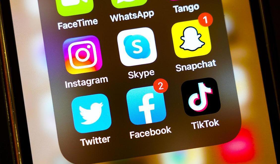 Unga britter vänder sig till sociala medier för nyheter. Arkivbild. Foto: Lise Åserud/NTB/TT