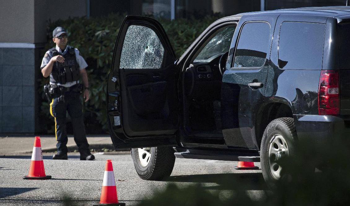 En man har gripits efter att ha attackerat hemlösa, och sedan beskjutit polis i Langley i provinsen British Columbia i Kanada. Foto: Darryl Dyck/Canadian press via AP/TT