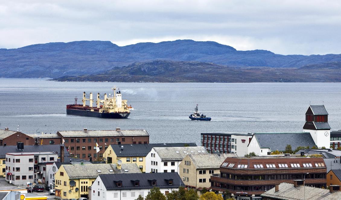 









Hongkongflaggade Nordic Barents lastad med 40 000 ton järnmalm lämnar nordnorska Kirkenes på sin rutt till Kina genom Nordostpassagen, den 4 september 2020. Foto: Helge Sterk/AFP via Getty Images

                                                                                                                                                                                                                                                                                                                                                                                                                                                        