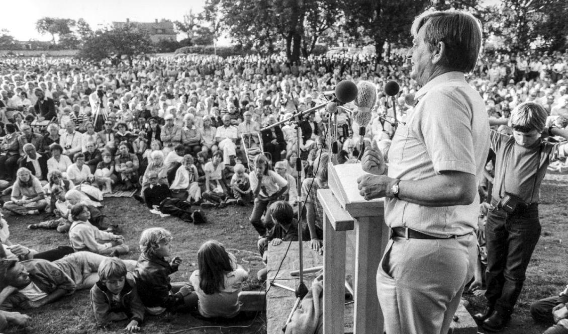 













Socialdemokraternas partiledare Olof Palme vid talarstolen under sitt traditionsenliga sommartal i Almedalen, Visby, Gotland, den 31 juli 1981. Foto: Andi Loor/SVD/TT                                                                                                                                                                                                                                                                                                                                                                                                                                                                                                                                                                                                                                        
