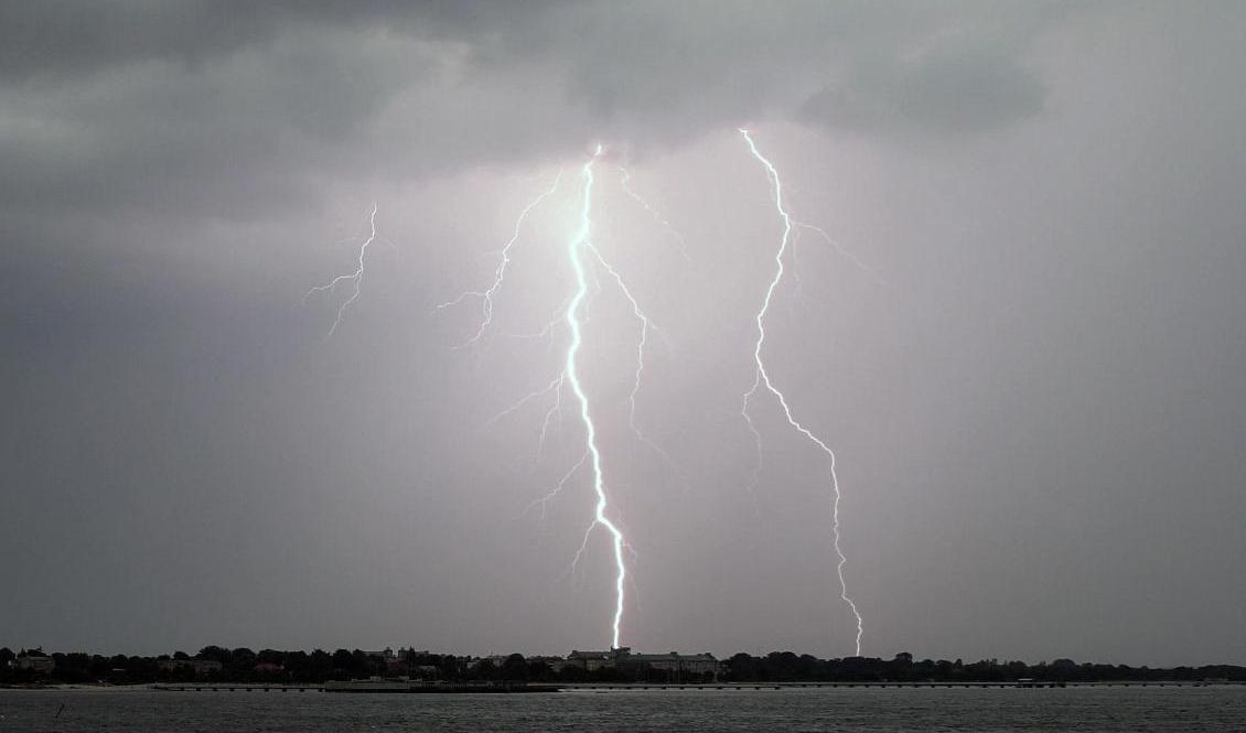 Under torsdagskvällen drar ett åskoväder in över delar av landet. Arkivbild. Foto: Johan Nilsson/TT
