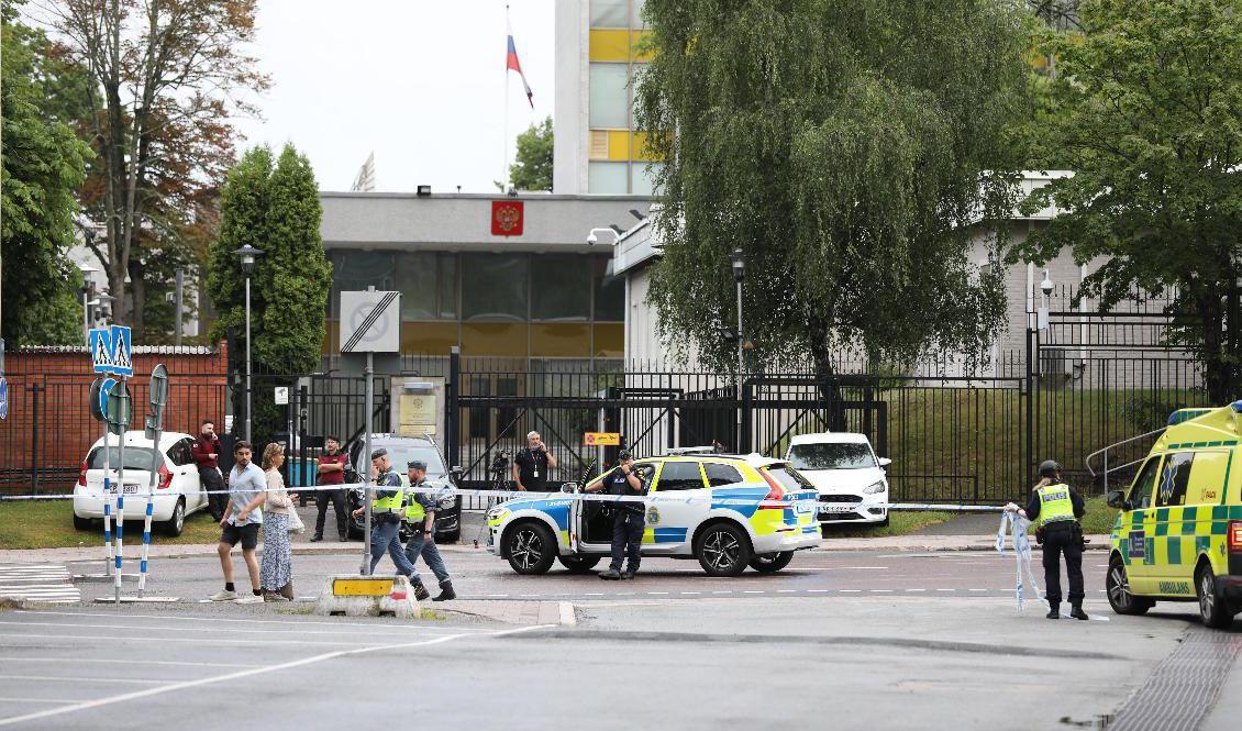 Gjörwellsgatan i Stockholm spärrades av med anledning av ett misstänkt farligt föremål. Foto: Ali Lorestani/TT