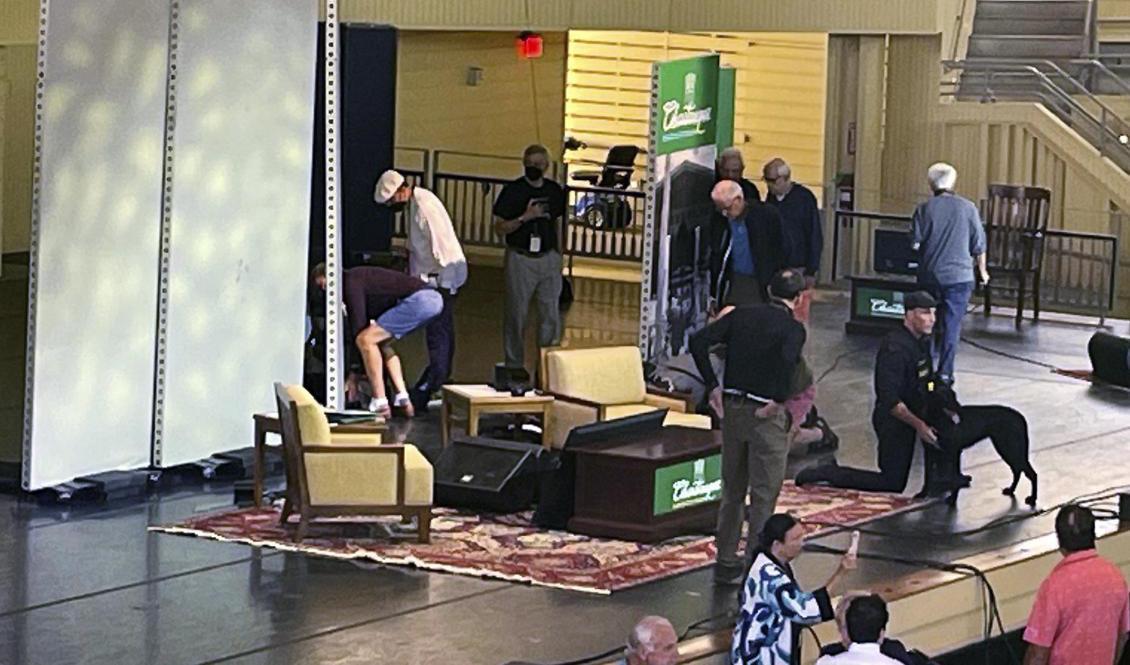 Scenen där Salman Rushdie överfölls. Foto: Joshua Goodman/AP/TT