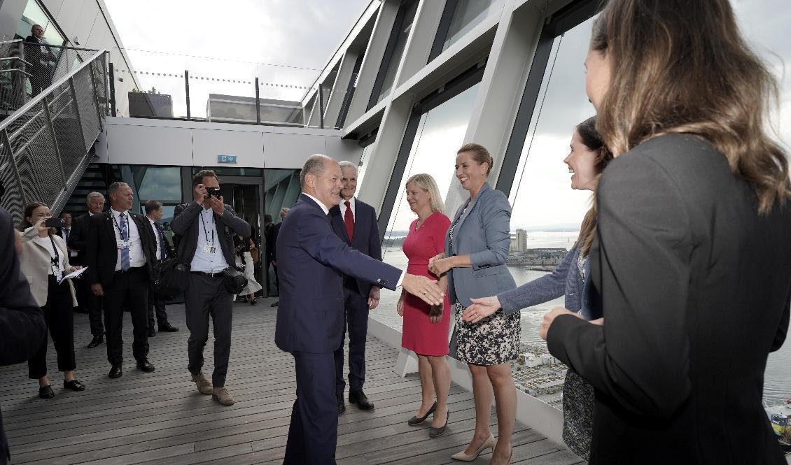 Tysklands förbundskansler Olaf Scholz mötte de nordiska statsministrarna på deras möte i Oslo. Medan Finland och kanske Danmark vill minska möjligheterna för ryssar att få turistvisum till Europa är Tyskland emot. Och Sverige väger för och emot. Foto: Håkon Mosvold Larsen/NTB/TT