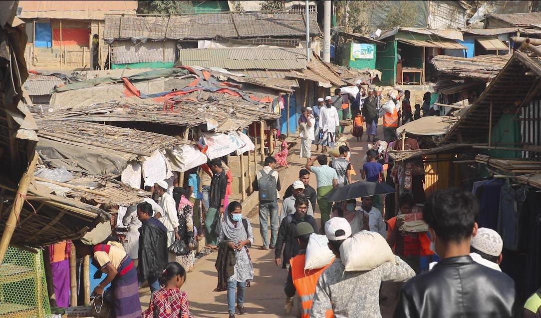 Rohingyer i ett flyktingläger i Bangladesh. Arkivbild. Foto: Shafiqur Rahman/AP/TT