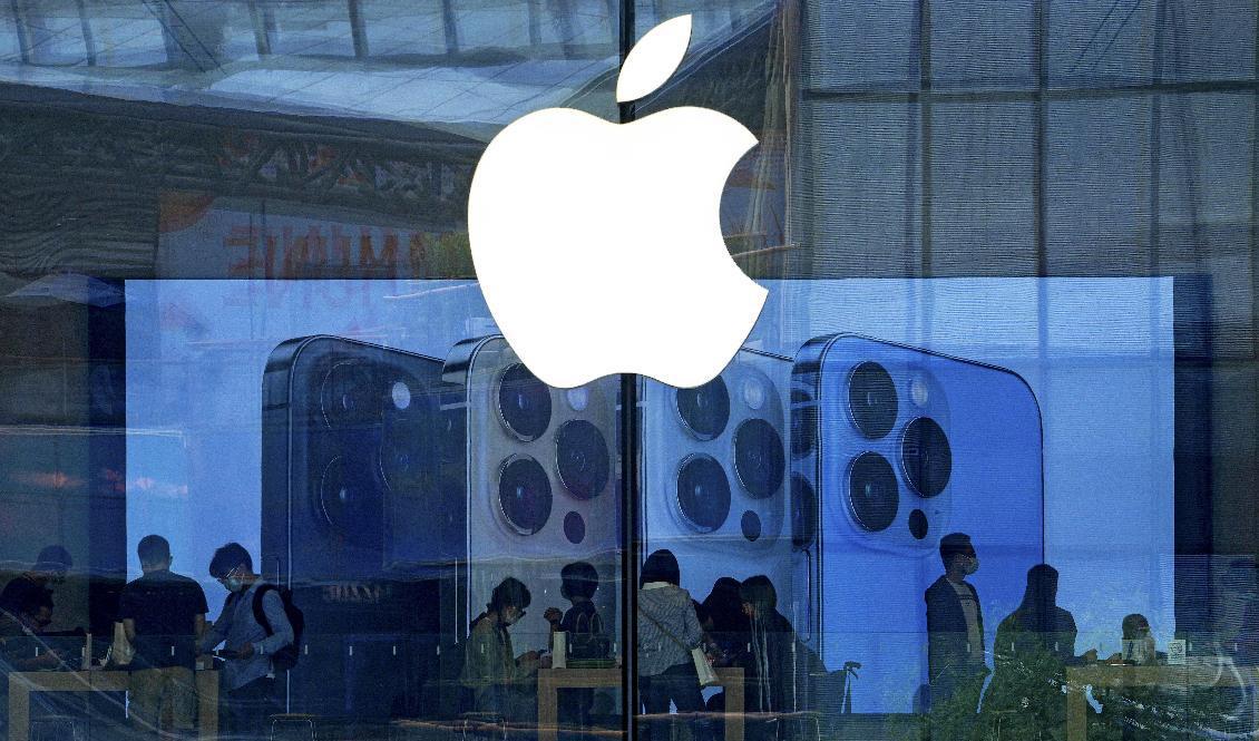 Personer som de senaste åren köpt en Appleprodukt bör se till att uppdatera prylarnas operativsystem. Arkivbild. Foto: Andy Wong/AP/TT