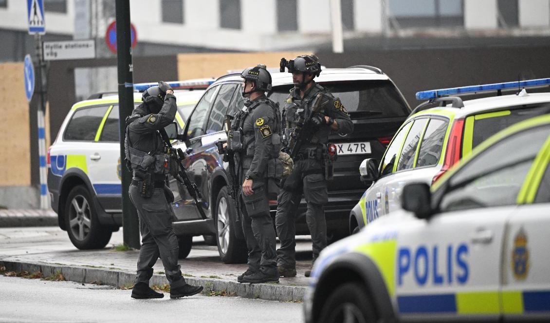 Två personer har skadats i samband med en skottlossning som har inträffat på köpcentrumet Emporia i Malmö. Foto: Johan Nilsson/TT