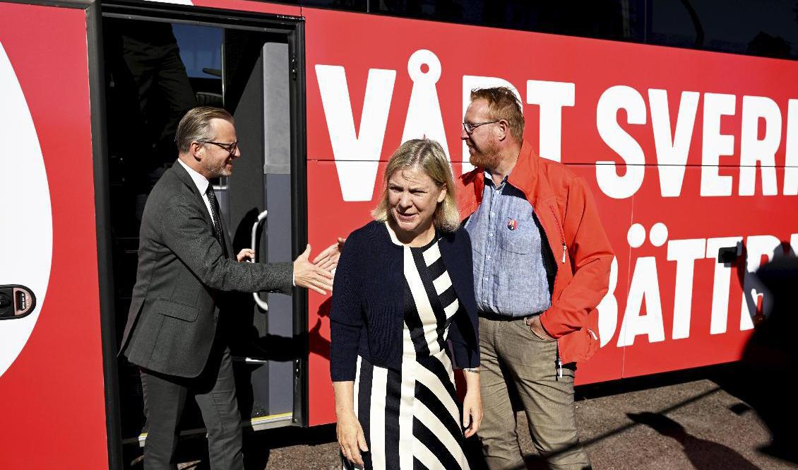 Finansminister Mikael Damberg (S) och statsminister Magdalena Andersson (S) på valturné i Gävle. Foto: Pontus Lundahl/TT
