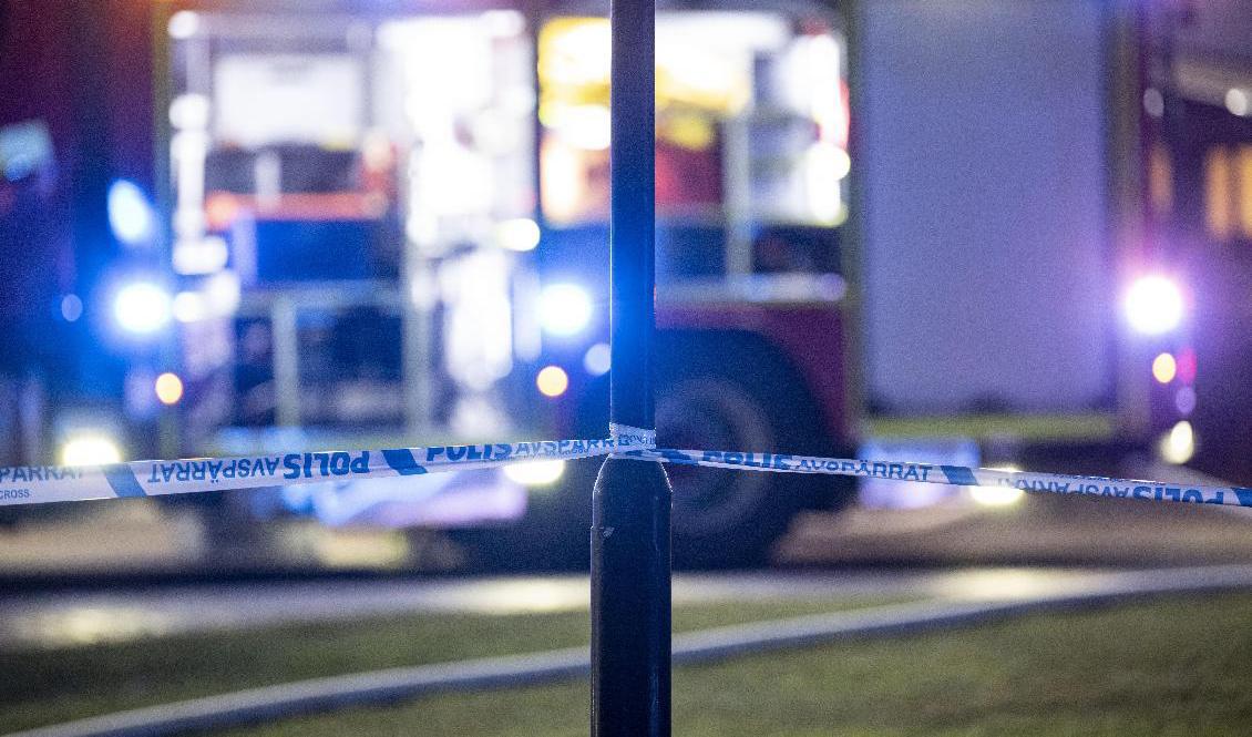 Många bilar har förstörts i en brand i en garagelänga i Tyresö under natten mot söndag. Arkivbild. Foto: Johan Nilsson/TT