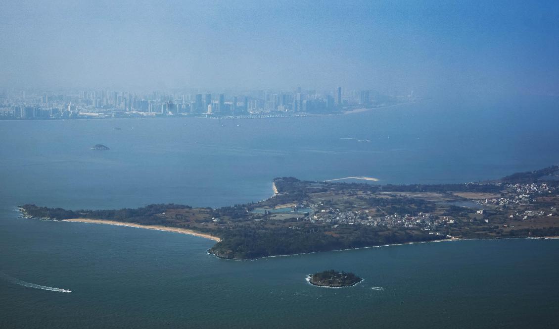 På bilden syns den kinesiska staden Xiamen i bakgrunden mellan taiwanesiska Kinmenöarna den 2 februari 2021. Foto: An Rong Xu/Getty Images