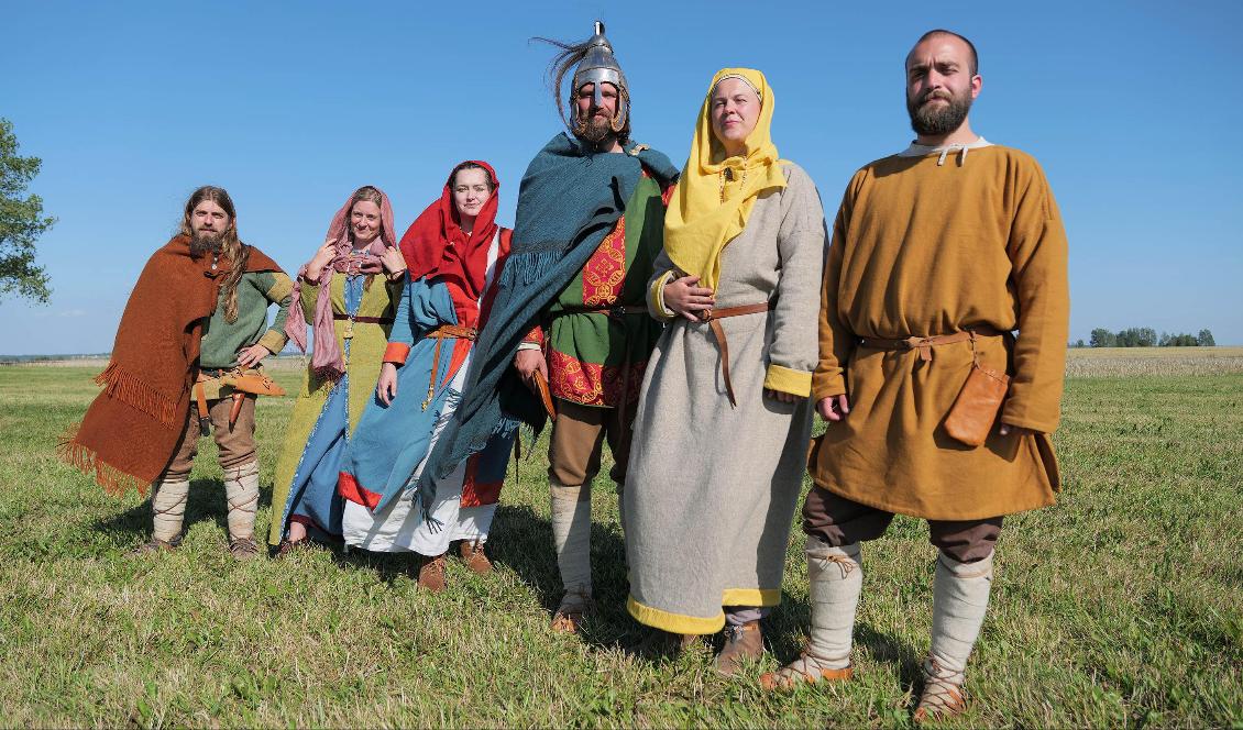 Under åkrarna kring Uppåkra döljer sig rika arkeologiska fynd, och under Vendeltidsdagarna sker en tidsresa som låter en del av bygdens historia komma till liv. Foto: Lindaey Kerr