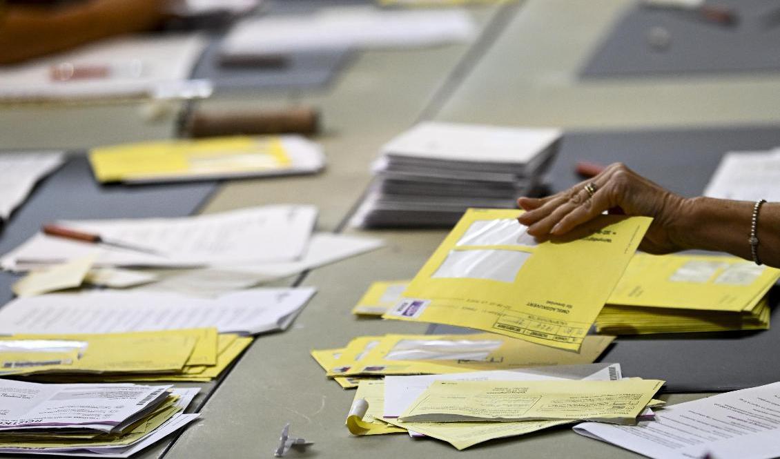 Resultatet från rösträkningen i Botkyrka dröjer eftersom ett fel upptäckts. Foto: Pontus Lundahl/TT
