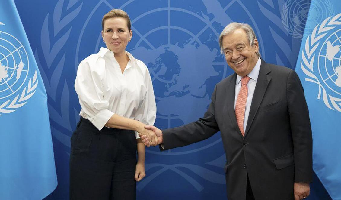 Trots bistra tider var det glada miner när António Guterres tog emot en av många högt uppsatta gäster, Danmarks statsminister Mette Frederiksen, i New York. Foto: Ariana Lindquist/FN/AP/TT