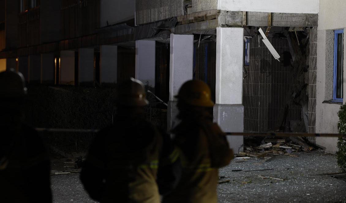 En fastighet har fått skador efter en explosion. Foto: Fredrik Persson/TT