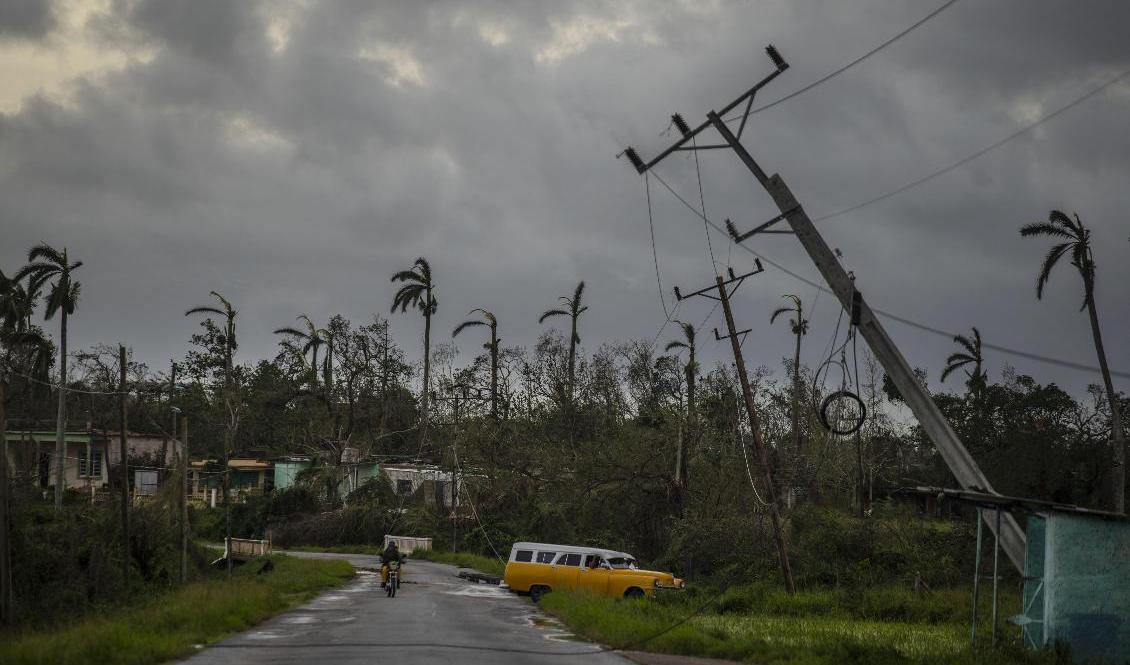 Orkanen Ian drog in över Kuba på tisdagen. Foto: Ramon Espinosa/AP/TT