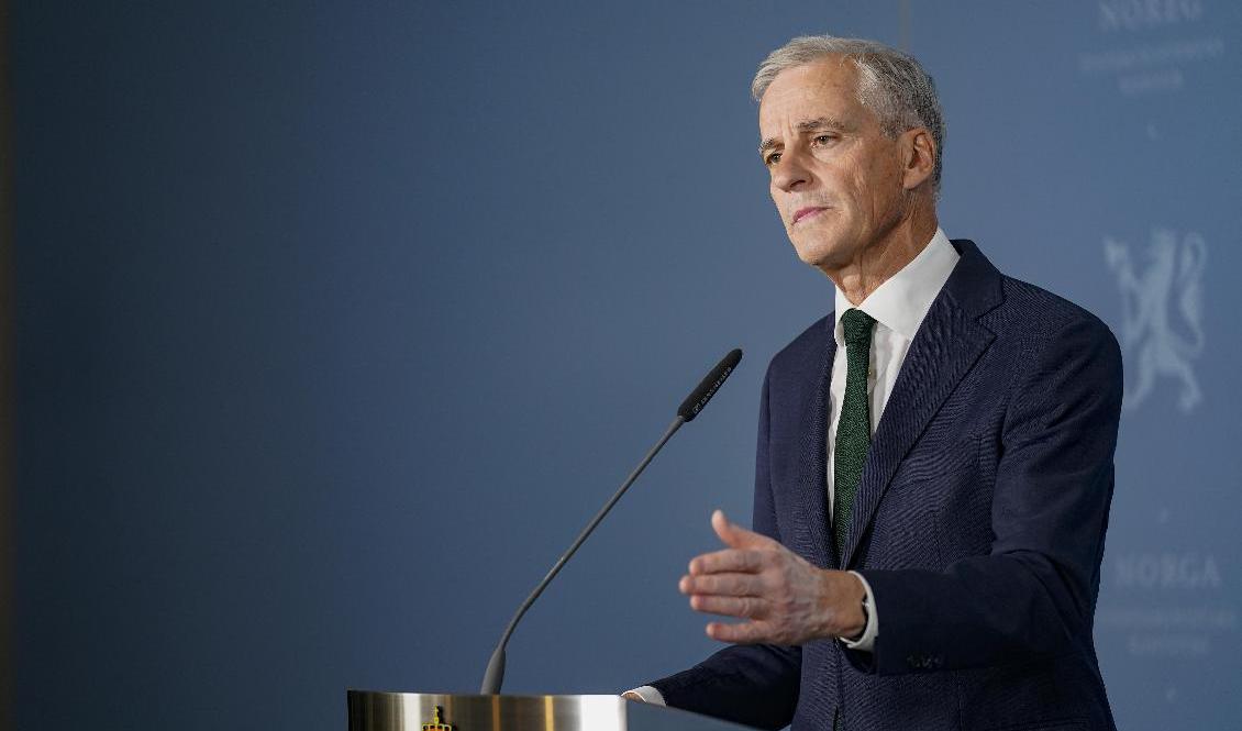 Norges statsminister Jonas Gahr Støre på fredagens pressträff. Foto: Terje Bendiksby/NTB/TT