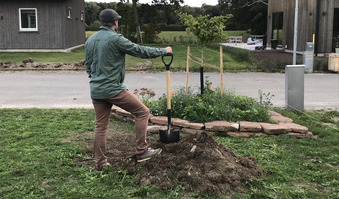 Självkänsla och meningsfullhet skapas när vi är behövda. Denna känsla skapas inte av nöjen utan av arbete och i stunder då man hjälper varandra. Foto: Ida Fältander