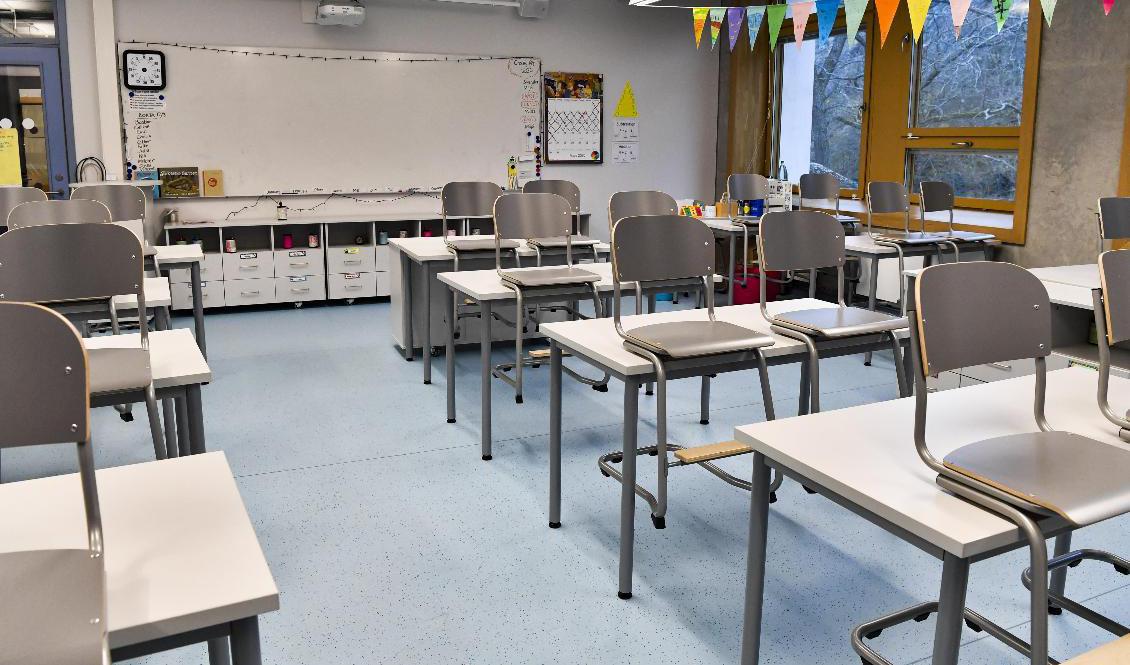 En medarbetare på en skola i Borås är avstängd från sitt arbete efter misstankar om att personen betett sig opassande mot elever. Arkivbild. Foto: Jonas Ekströmer/TT