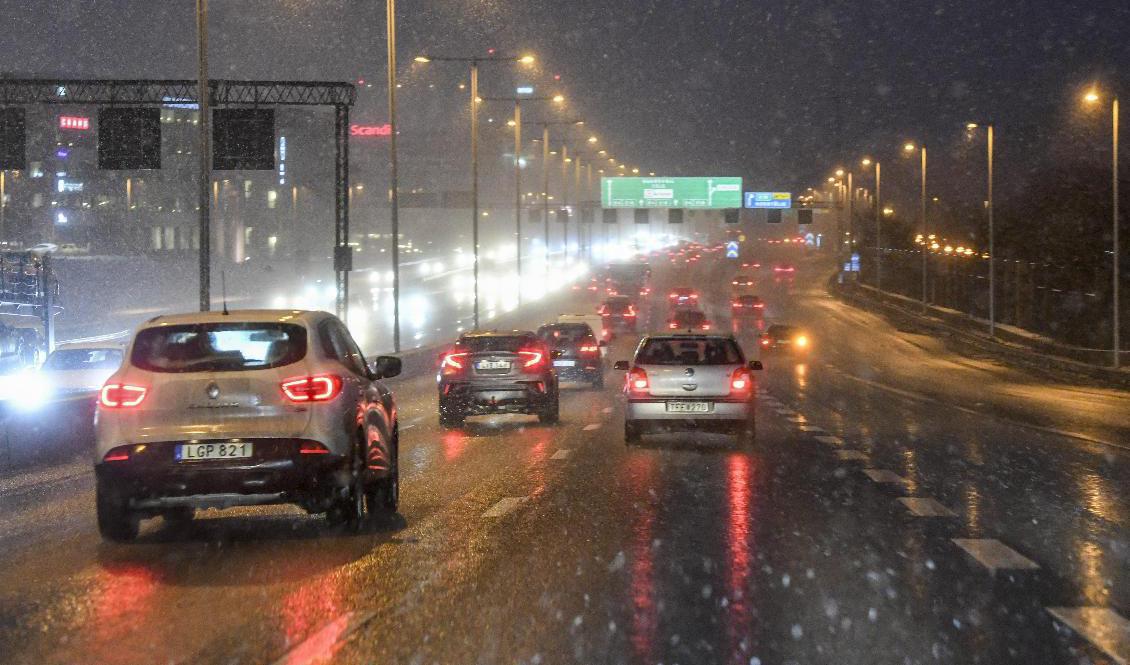 Regeringen skrotar det nya systemet för ersättning för arbetsresor. Arkivbild Foto: Fredrik Sandberg/TT