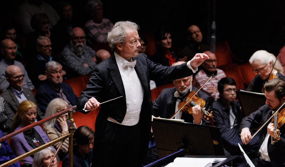 Den österrikiske stjärndirigenten Franz Welser-Möst och Kungliga Filharmonikerna tolkade Bruckners nionde symfoni. Foto: Yanan Li