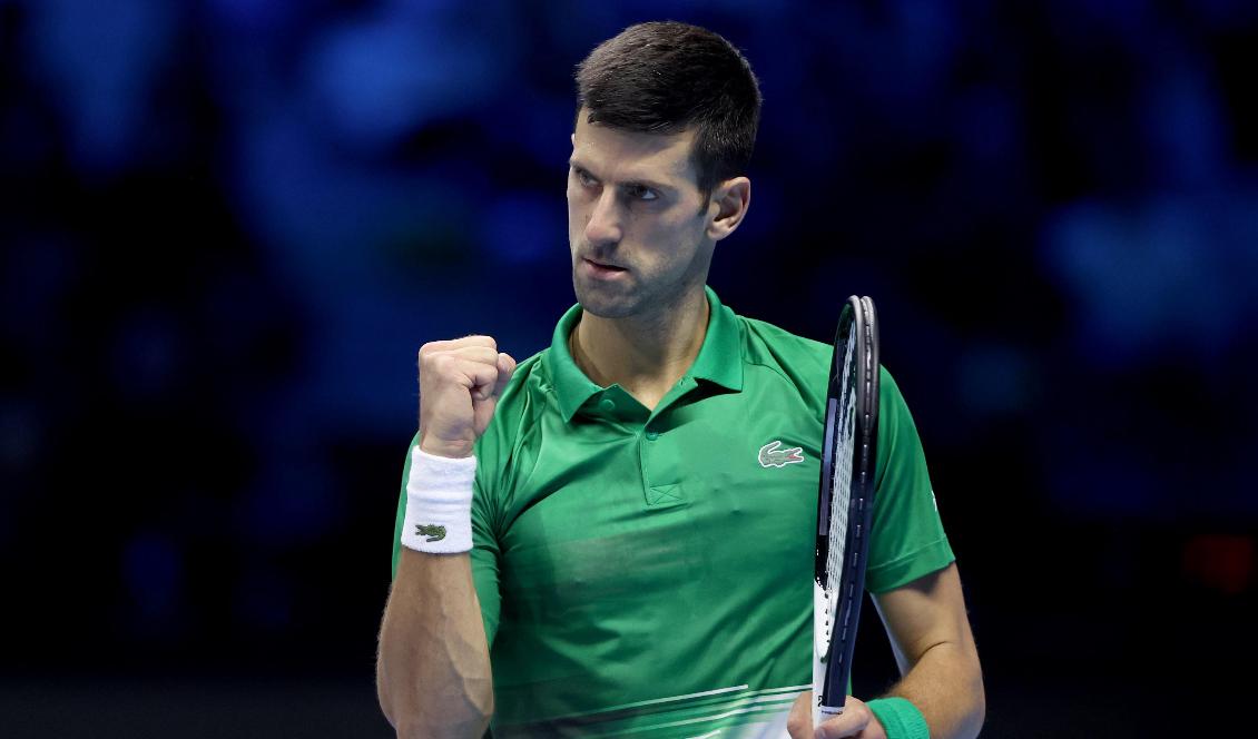 35-årige serben Novak Djokovic gör en segergest efter att ha vunnit mot ryssen Andrey Rublev i ATP Finals den 16 oktober 2022 i Turin i Italien. Foto: Matthew Stockman/Getty Images