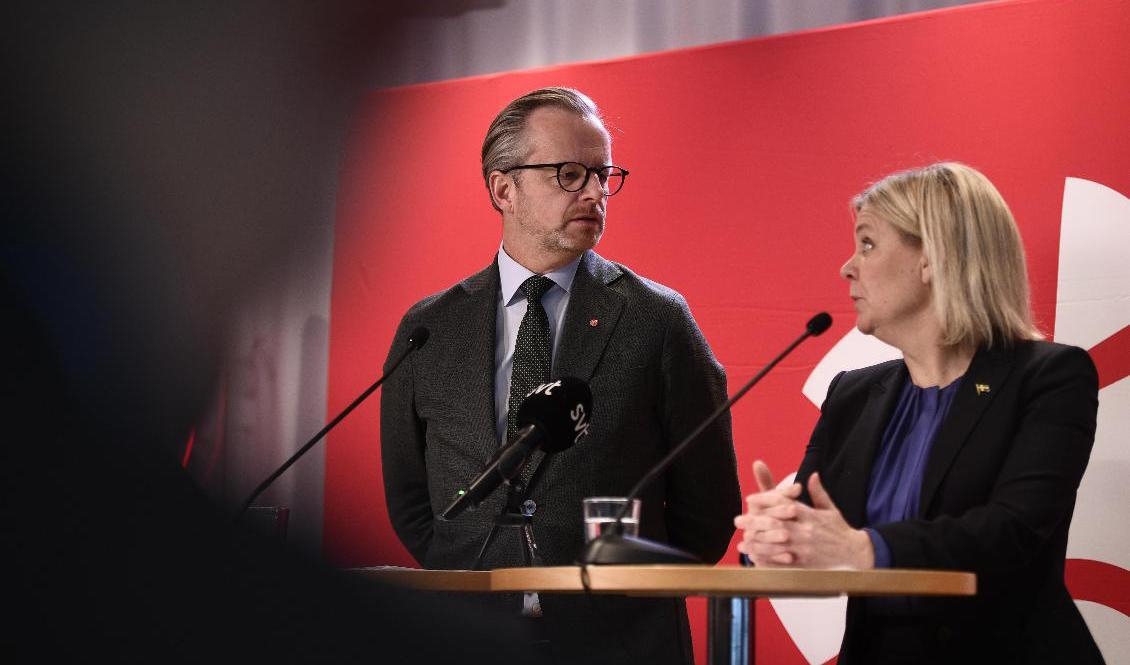 Mikael Damberg och Magdalena Andersson under den pressträff där de presenterade delar av S skuggbudget. Foto: Tim Aro/TT