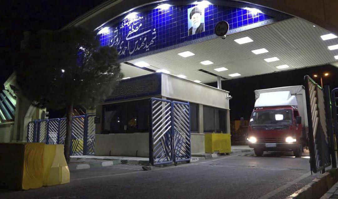 En urantransport lämnar atomforskningsanläggningen Natanz på väg till Fordo. Arkivbild. Foto: Irans atomenergiorgan/AP/TT