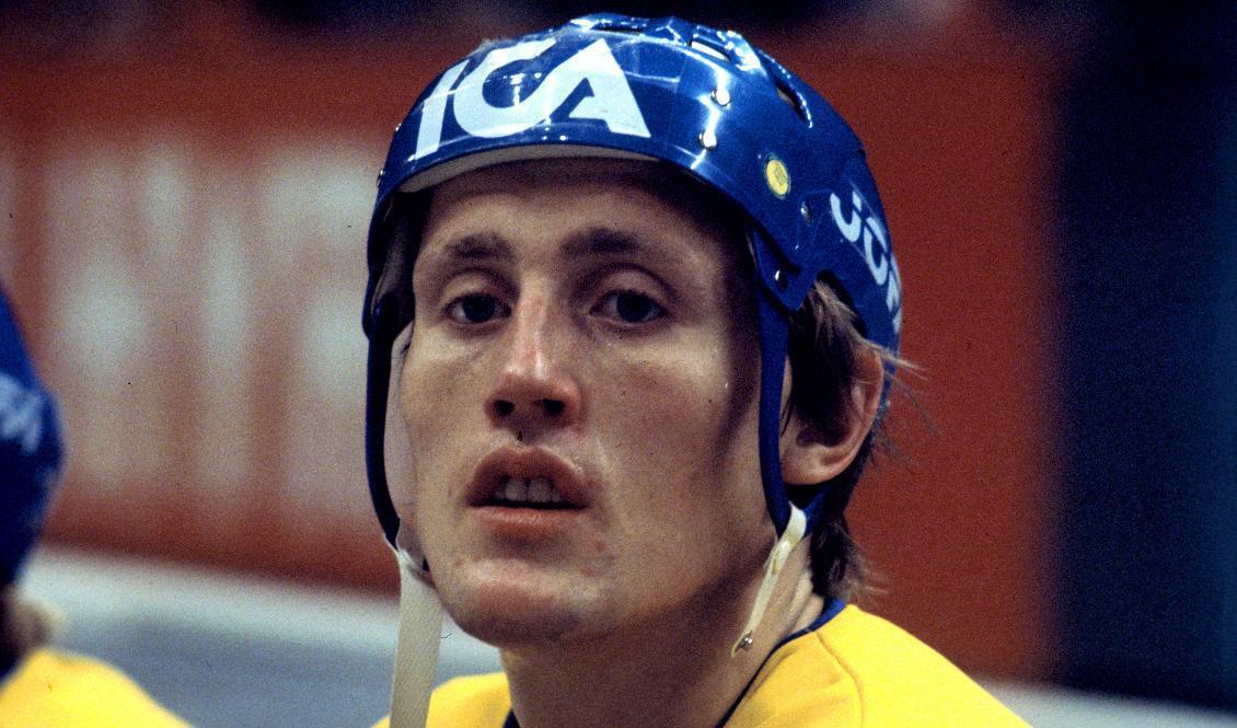 Börje Salming i avbytarbåset under en ishockeymatch med Tre kronor 1975. Arkivbild. Foto: Leif R Jansson/TT