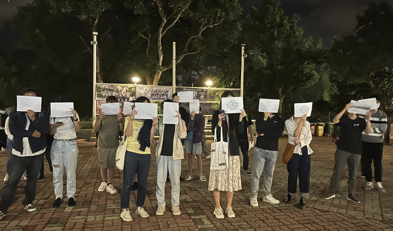 Protesterna mot Kinas hårda covidregler har definitvt påskyndat processen att avveckla nollcovidpolitiken, enligt Frédéric Cho, oberoende Kinarådgivare och vice ordförande för Sweden-China Trade Council. Arkivbild. Foto: Kanis Leung/AP/TT