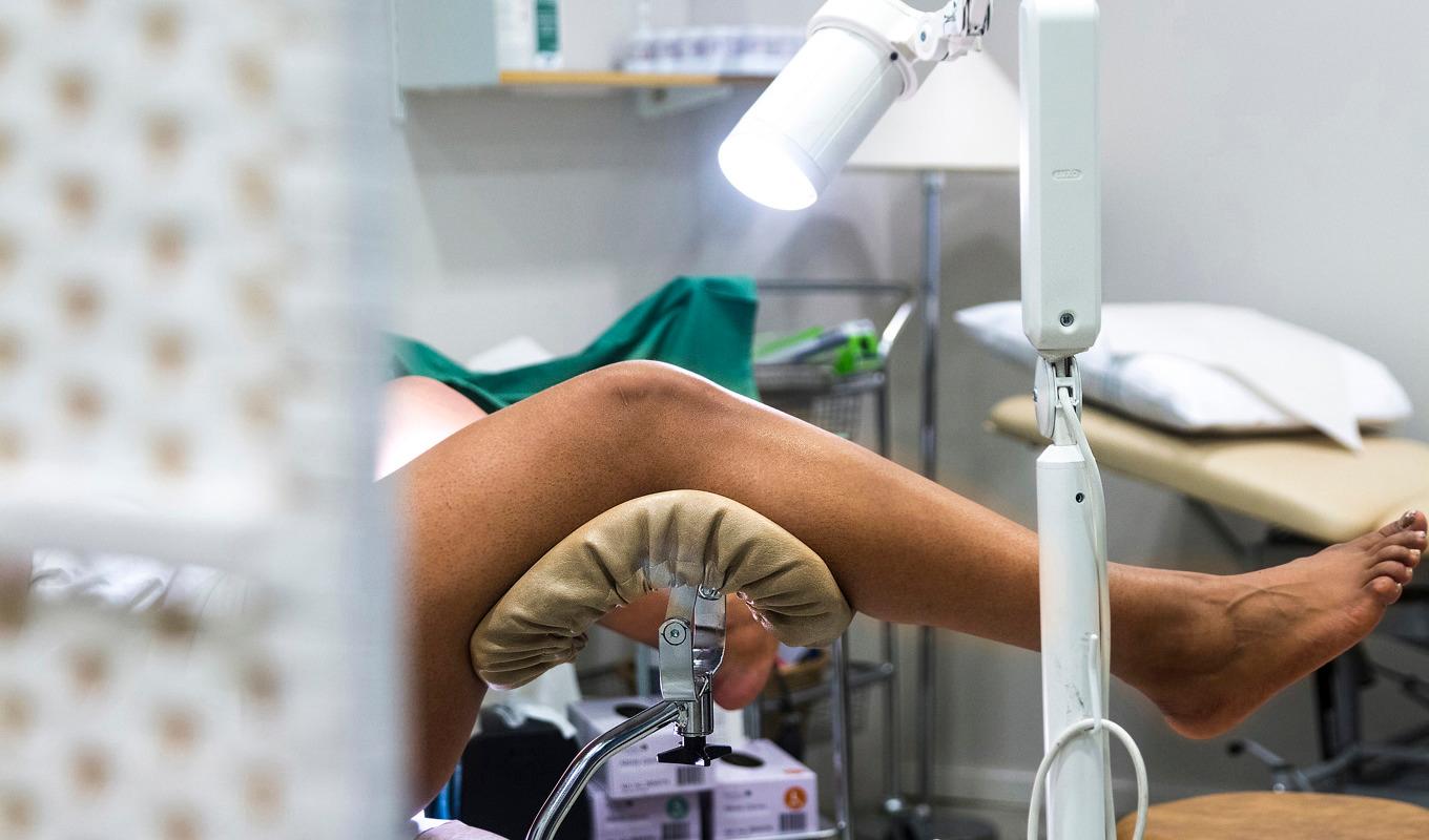 
Efter avslöjandet om läkare som utfört "oskuldsoperationer" på unga kvinnor stoppar regionerna nu samarbetet med dessa kliniker, Foto: isabell Höjman/TT                                            