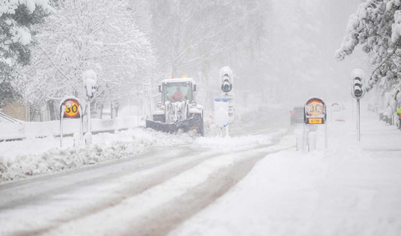 SMHI varnar för snöfall som kan ställa till problem i trafiken i dag. Arkivbild. Foto: Suvad Mrkonjic/TT