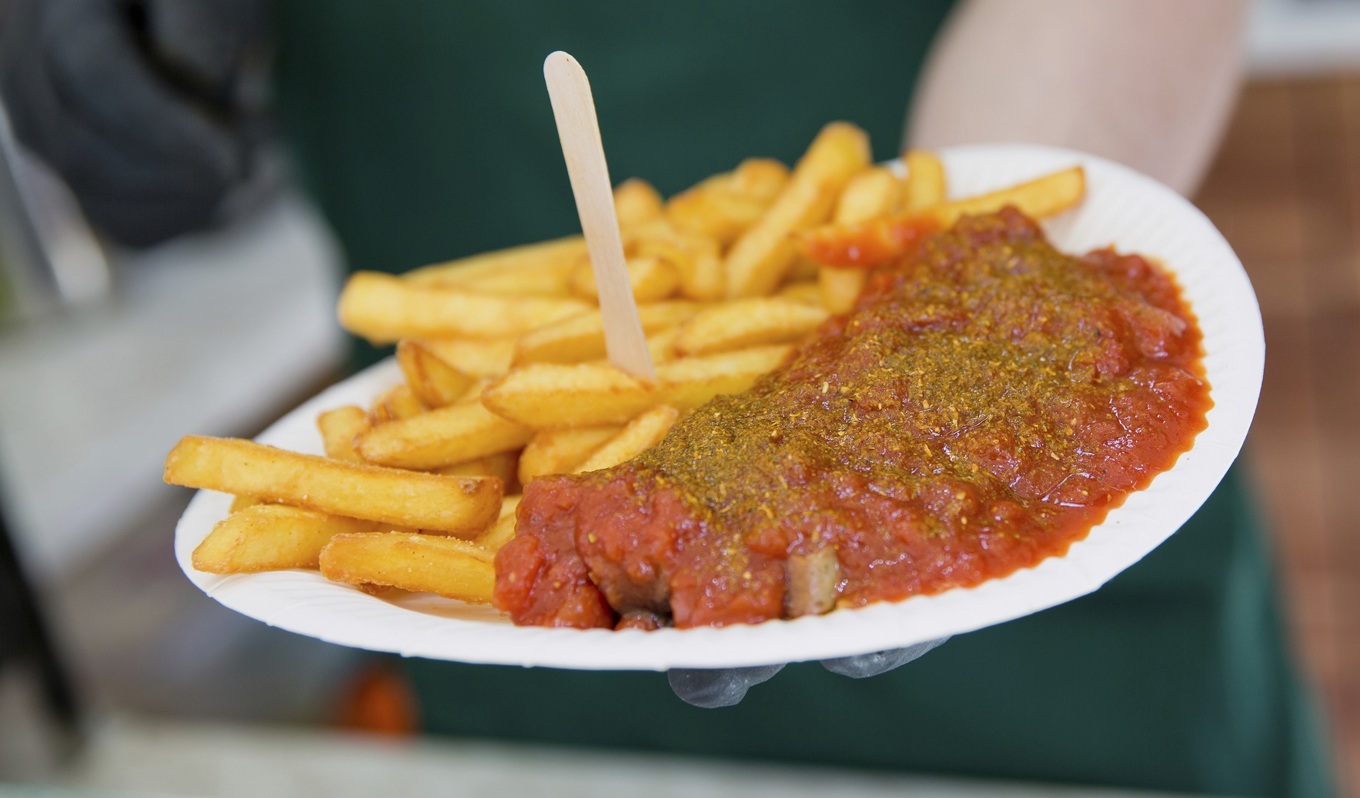 Daniel Karmann / DPA
Vegetarisk currywurst på tallrik. Arkivbild.