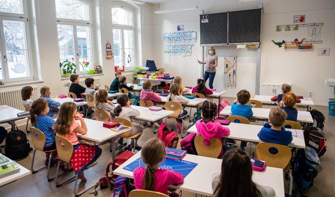 Skolinspektionens granskning visar att skolans organisation kan bli bättre på att stödja lärarna att stimulera och utmana de elever som har lätt för att lära. Foto: Jens Schlueter/AFP via Getty Images