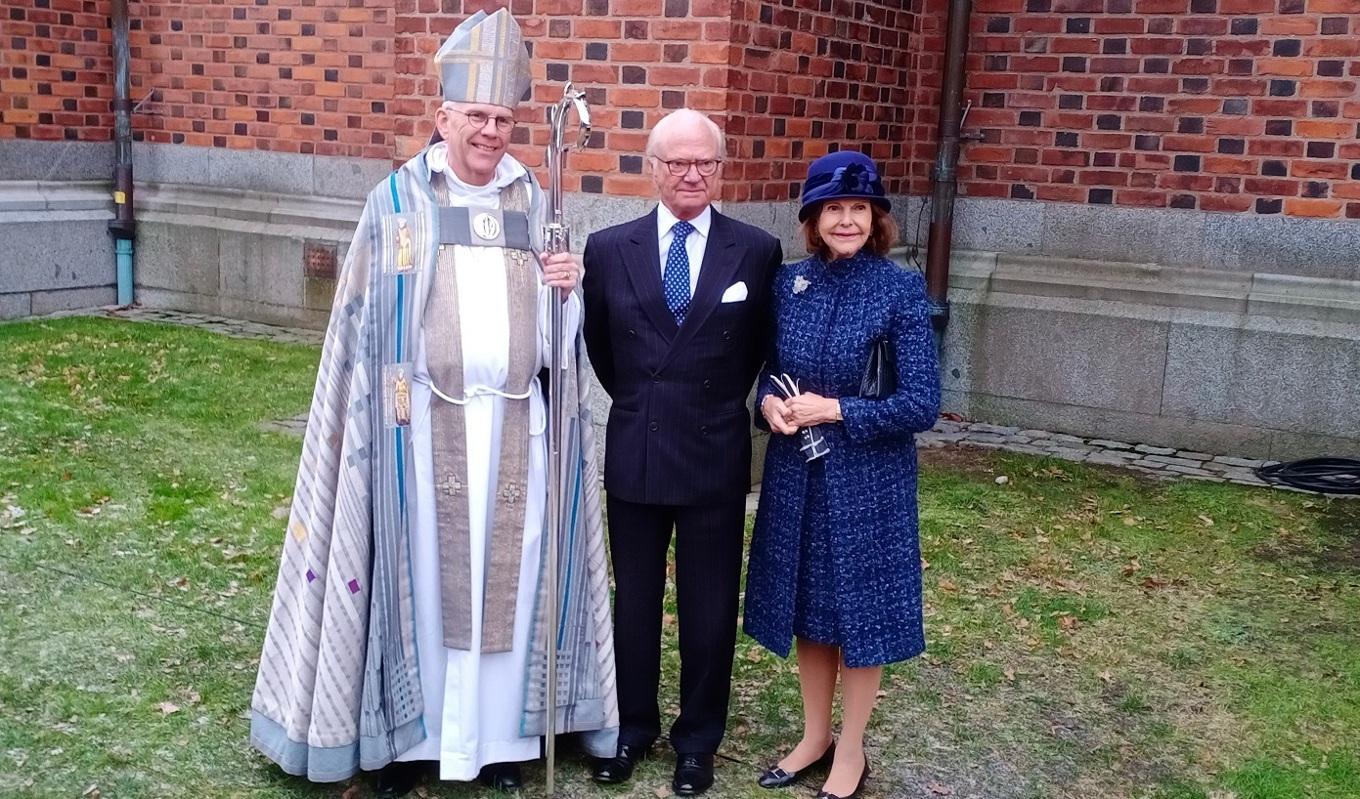 
Martin Modéus är Svenska kyrkans nya ärkebiskop. Här syns han tillsammans med Kung Carl XVI Gustaf och Drottning Silvia utanför Uppsala domkyrka den 4 december 2022. Foto: Bilbo Lantto                                            