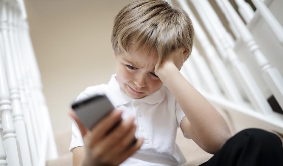 Mobbning via sociala medier tillhör de faktorer som får barn och ungdomar att må psykiskt dåligt. Även plattformarnas utseendefixeringen bidrar. Foto: Brian A Jackson/Shutterstock