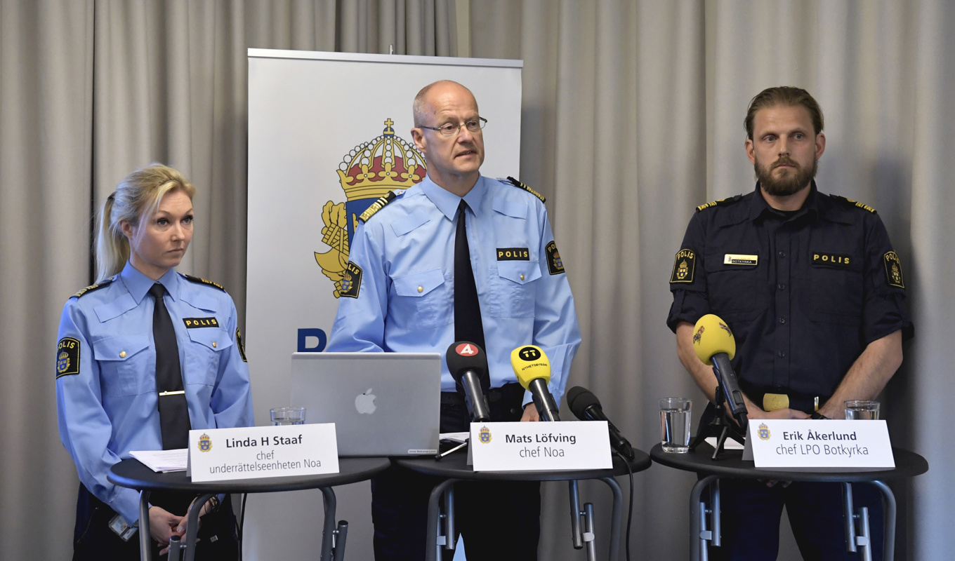 Linda Staaf, chef för underrättsenheten på Noa, och Mats Löfving, numera regionpolischef i Stockholm och ställföreträdande rikspolischef, vid en pressträff 2019. Arkivbild. Foto: Janerik Henriksson/TT