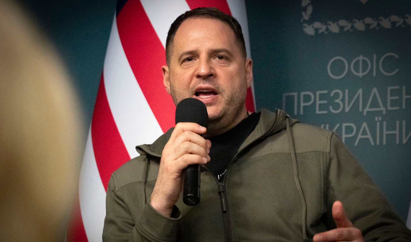 Andriy Yermak, Ukrainas president Volodomyr Zelenskyjs stabschef, uppger att drygt 60 ukrainska soldater och en amerikansk medborgare har befriats i en fångutväxling med Ryssland. Arkivbild. Foto: Efrem Lukatsky/AP/TT