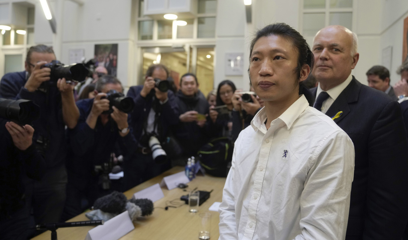 Bob Chan, ursprungligen från Hongkong, säger att han drogs in på det kinesiska konsultatets område i Manchester och misshandlades i oktober. Foto: Kin Cheung/AP/TT