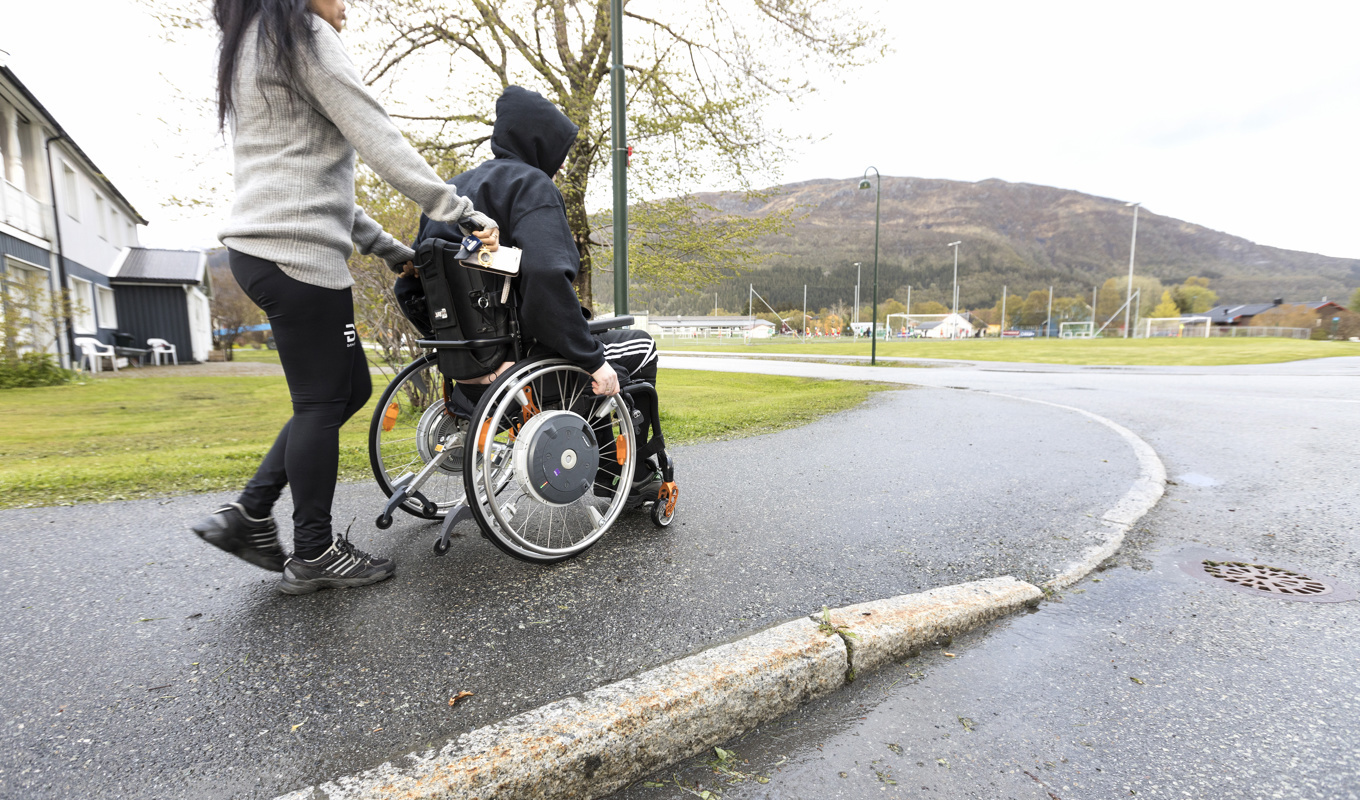 Kriminella startar enligt polisen allt oftare företag för att kunna utnyttja de svenska välfärdssystemen. Personerna på bilden har inget med artikeln att göra. Arkivbild. Foto: Gorm Kallestad/NTB