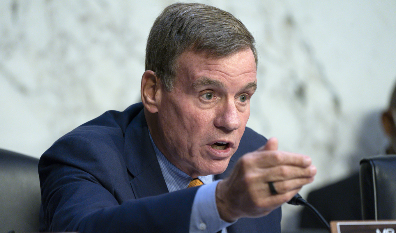 Senator Mark Warner från Demokratiska partiet vill se mer åtgärder mot den kinesiska appen Tik Tok i USA. Arkivbild Foto: Jacquelyn Martin AP/TT