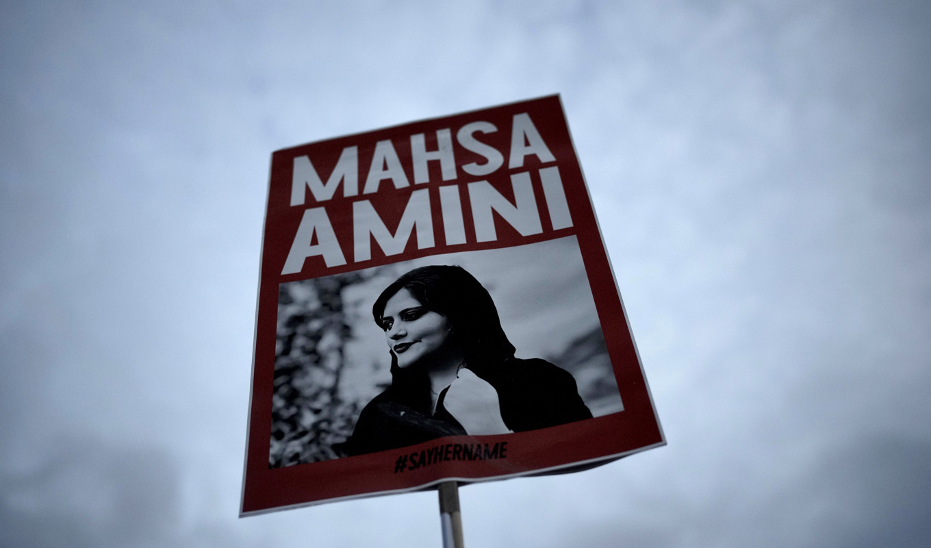 Tiotusentals människor har gripits under de protester som utlöstes efter att Mahsa Zhina Aminis dött i den iranska moralpolisens förvar i september. Foto: Markus Schreiber/AP/TT