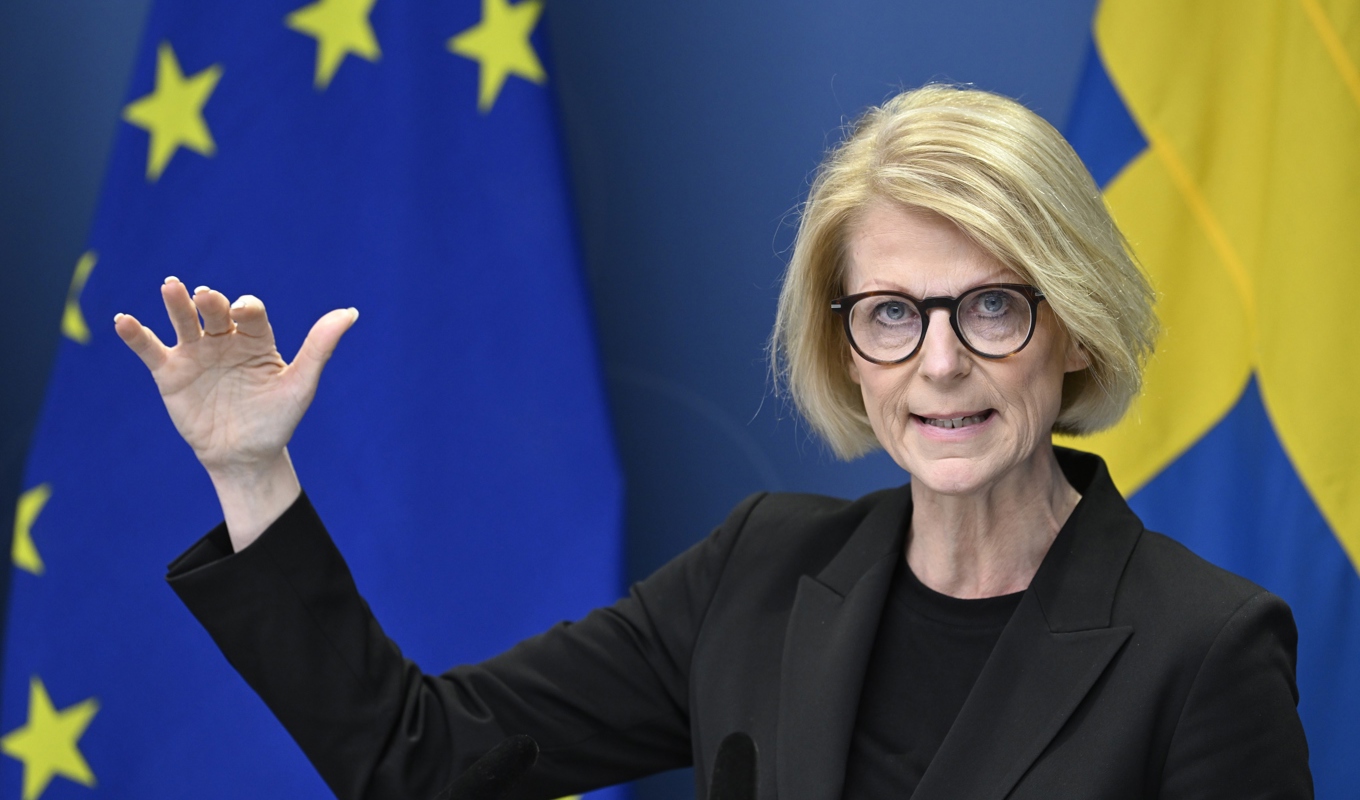 Finansminister Elisabeth Svantesson (M) presenterar det ekonomiska läget vid en pressträff. Foto: Jessica Gow/TT