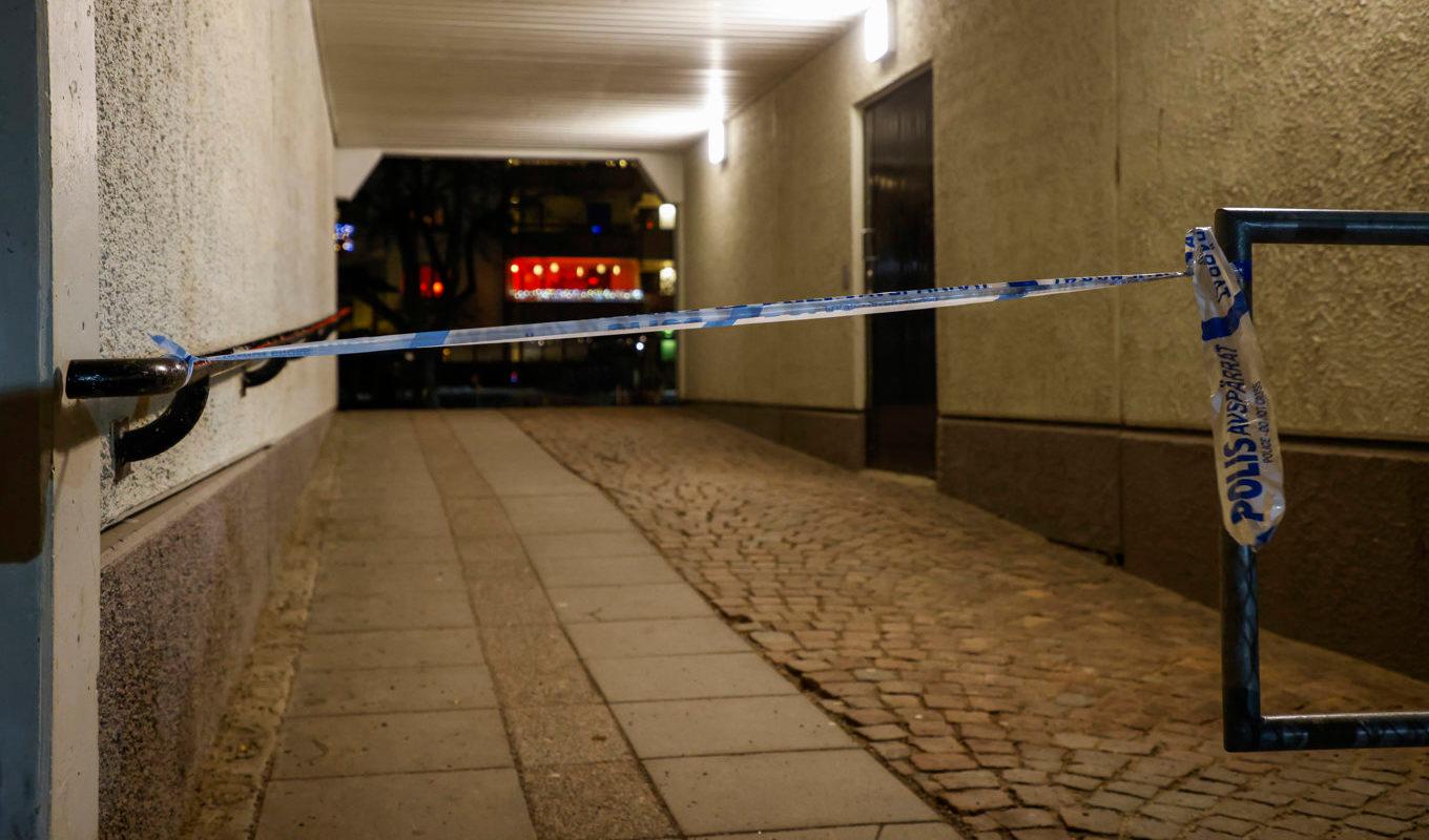 Redan på tisdagskvällen inträffade en explosion i ett trapphus Enskededalen i södra Stockholm. Foto: Christine Olsson/TT