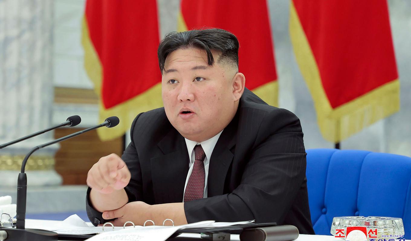 Nordkoreas ledare Kim Jong Un talade under det styrande Arbetarpartiets kongress och uppmanade till att stärka landets militära makt. Foto: Korean Central News Agency/Korea News Service/AP/TT